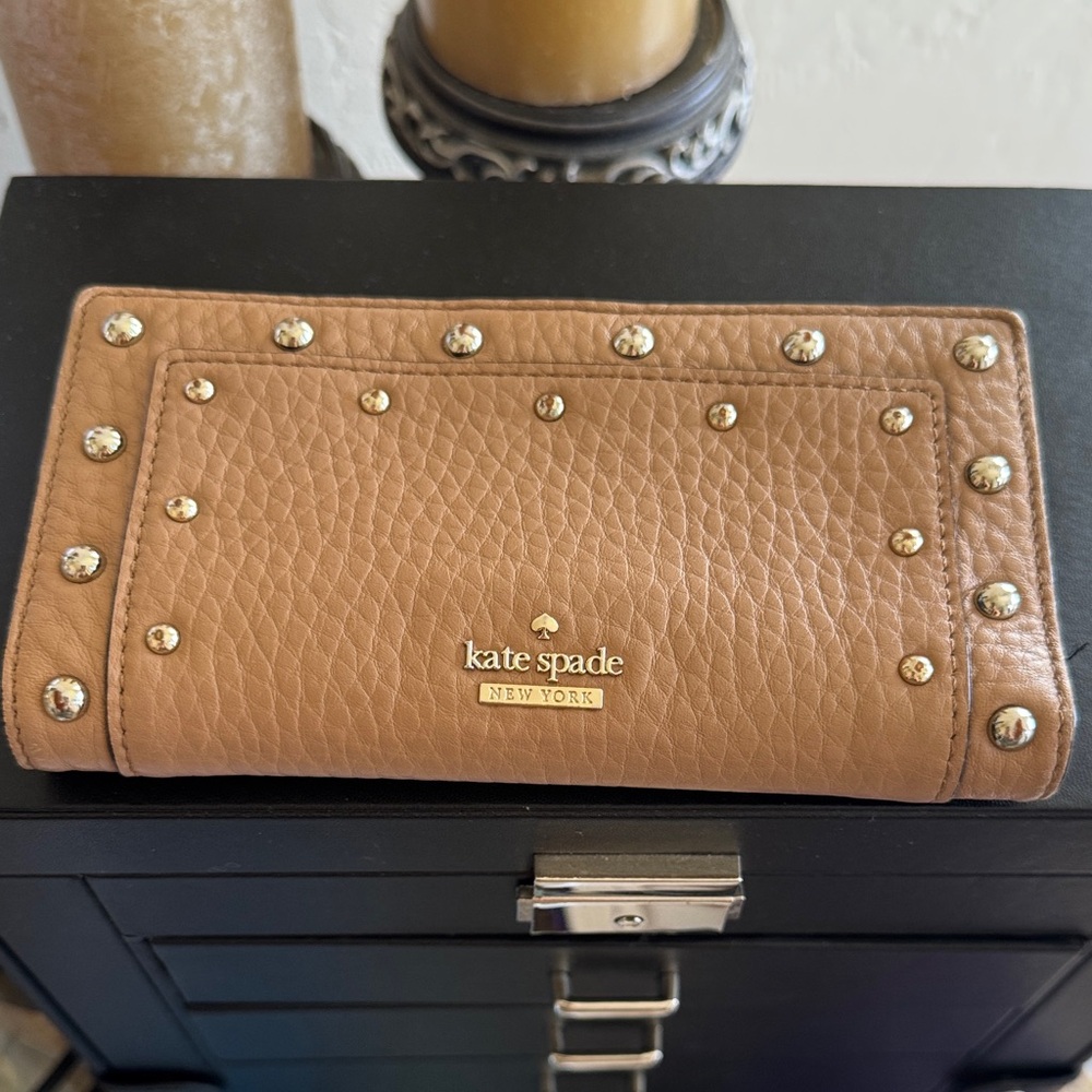 kate spade tan pebbled leather studded continental wallet with gold hardware